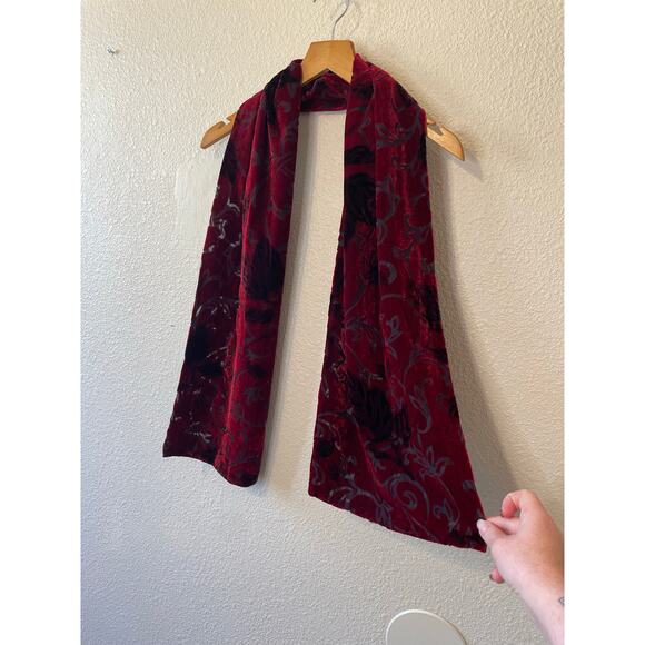 Silk Rayon Blend Deep Red Velvet Leaf Print 90s Renaissance Style Neck Scarf - Picture 2 of 8